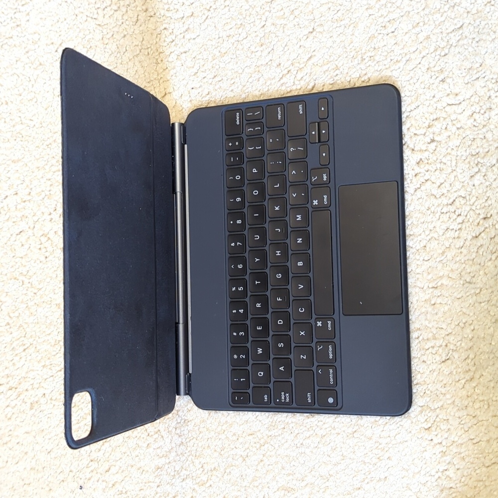 11in Apple Magic Keyboard (M2)